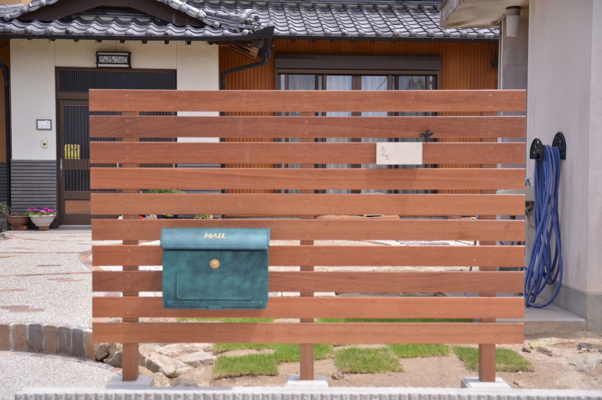天然木の門柱